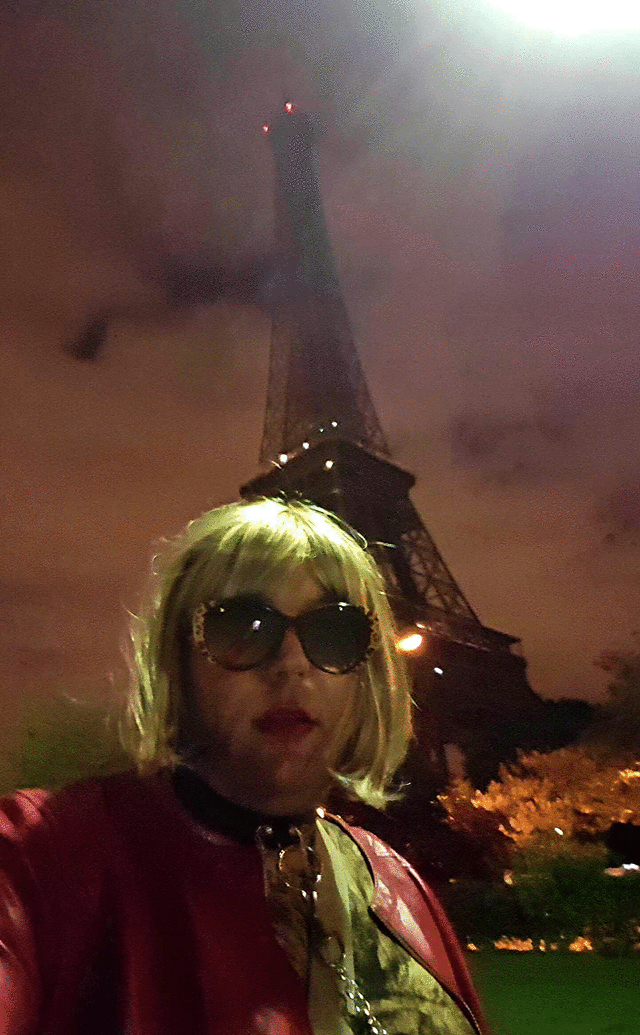 Travestie soumise cherche mec domi j'adore sucer et me faire prendre. à Paris